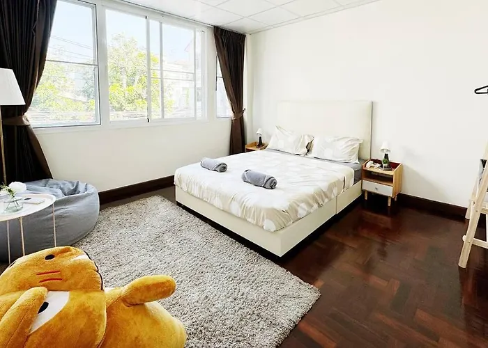 Villa 5br House 8beds, Ekkamai Bts 12mins Walk, 711, Shopping Mall *