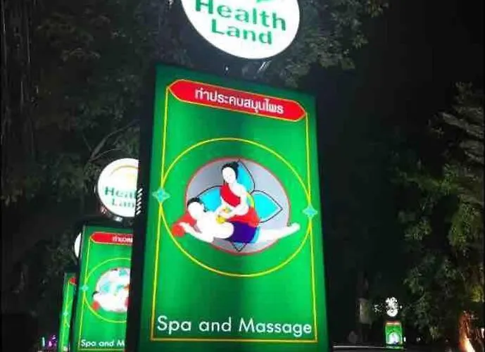 5br House 8beds, Ekkamai Bts 12mins Walk, 711, Shopping Mall Villa Bangkok