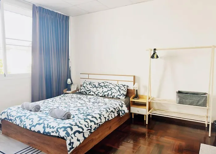 5br House 8beds, Ekkamai Bts 12mins Walk, 711, Shopping Mall Villa *