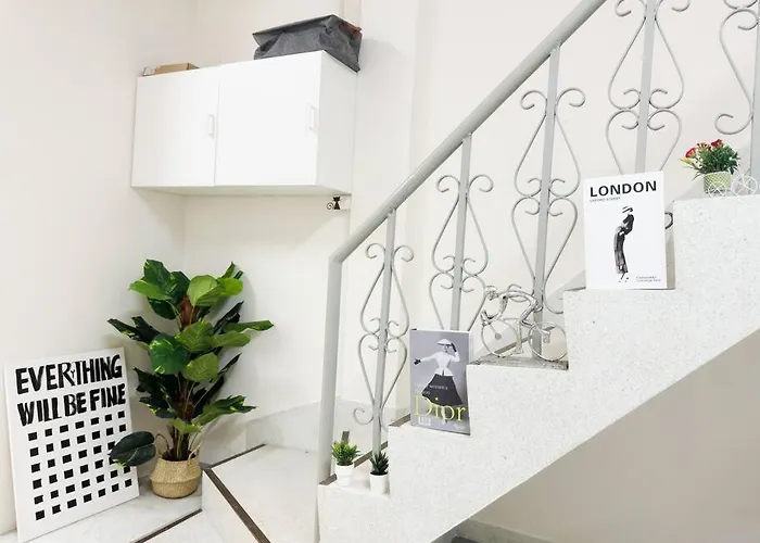 Villa 5br House 8beds, Ekkamai Bts 12mins Walk, 711, Shopping Mall Bangkok