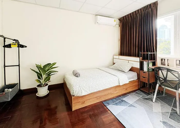 Villa 5br House 8beds, Ekkamai Bts 12mins Walk, 711, Shopping Mall